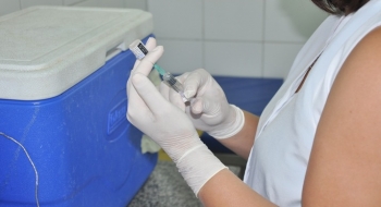 Alunos da rede municipal recebem vacina contra HPV e Meningite C